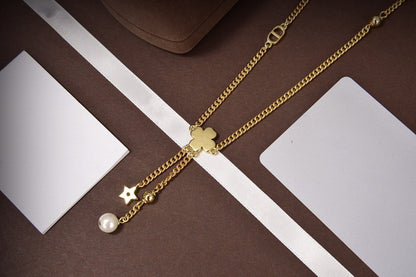 Collier étoile et boule en or et diamants