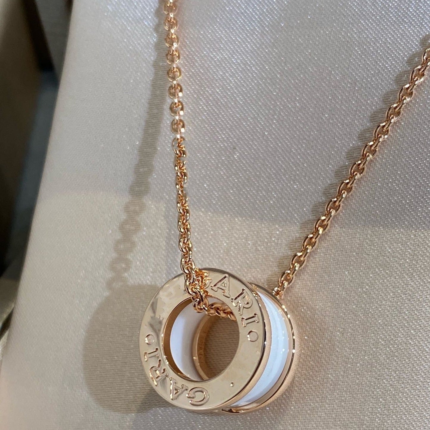ZERO 1 WHITE CERAMIC PINK GOLD NECKLACE