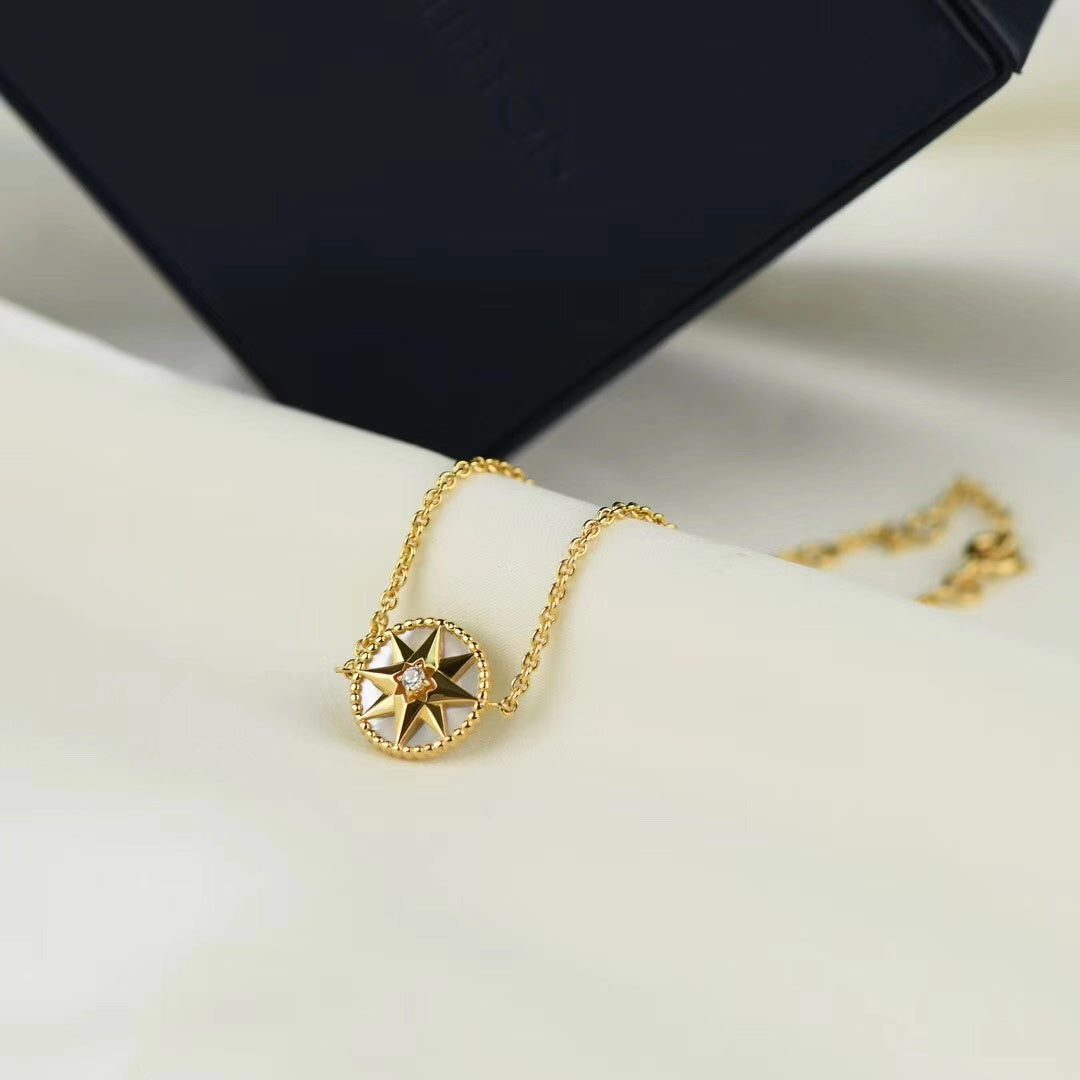 COLLIER EN OR ET DIAMANTS STAR