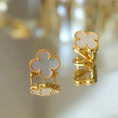 CLOVER MEDIUM 1 MOTIFS  WHITE MOP STUD EARRINGS