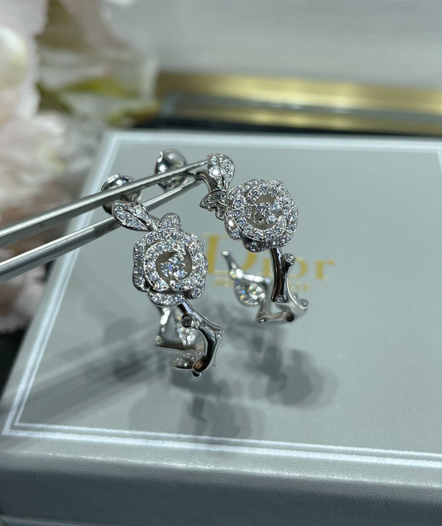 BOUCLES D'OREILLES ROSE BAGATELLE DIAMANT