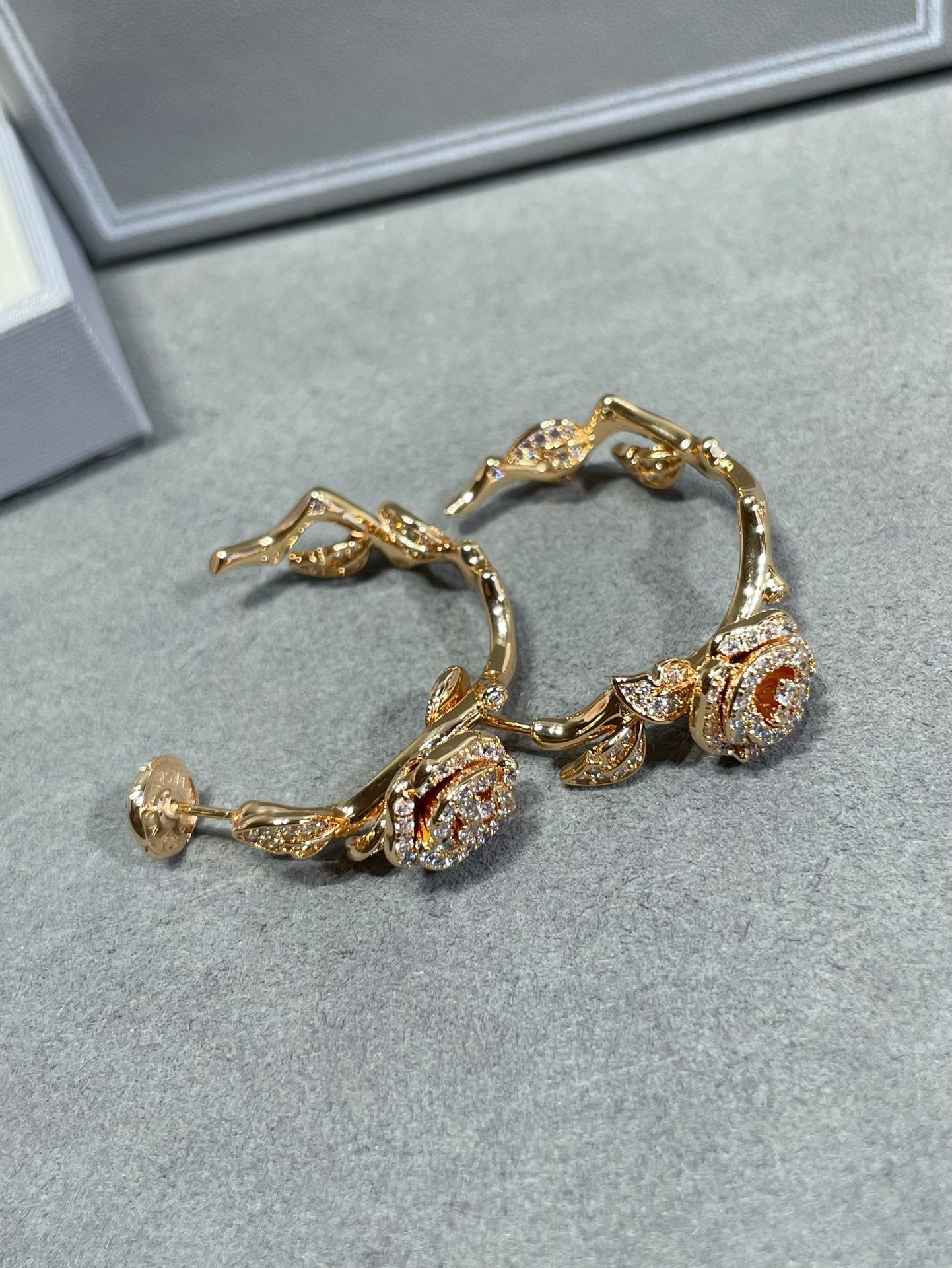 BOUCLES D'OREILLES ROSE BAGATELLE DIAMANT