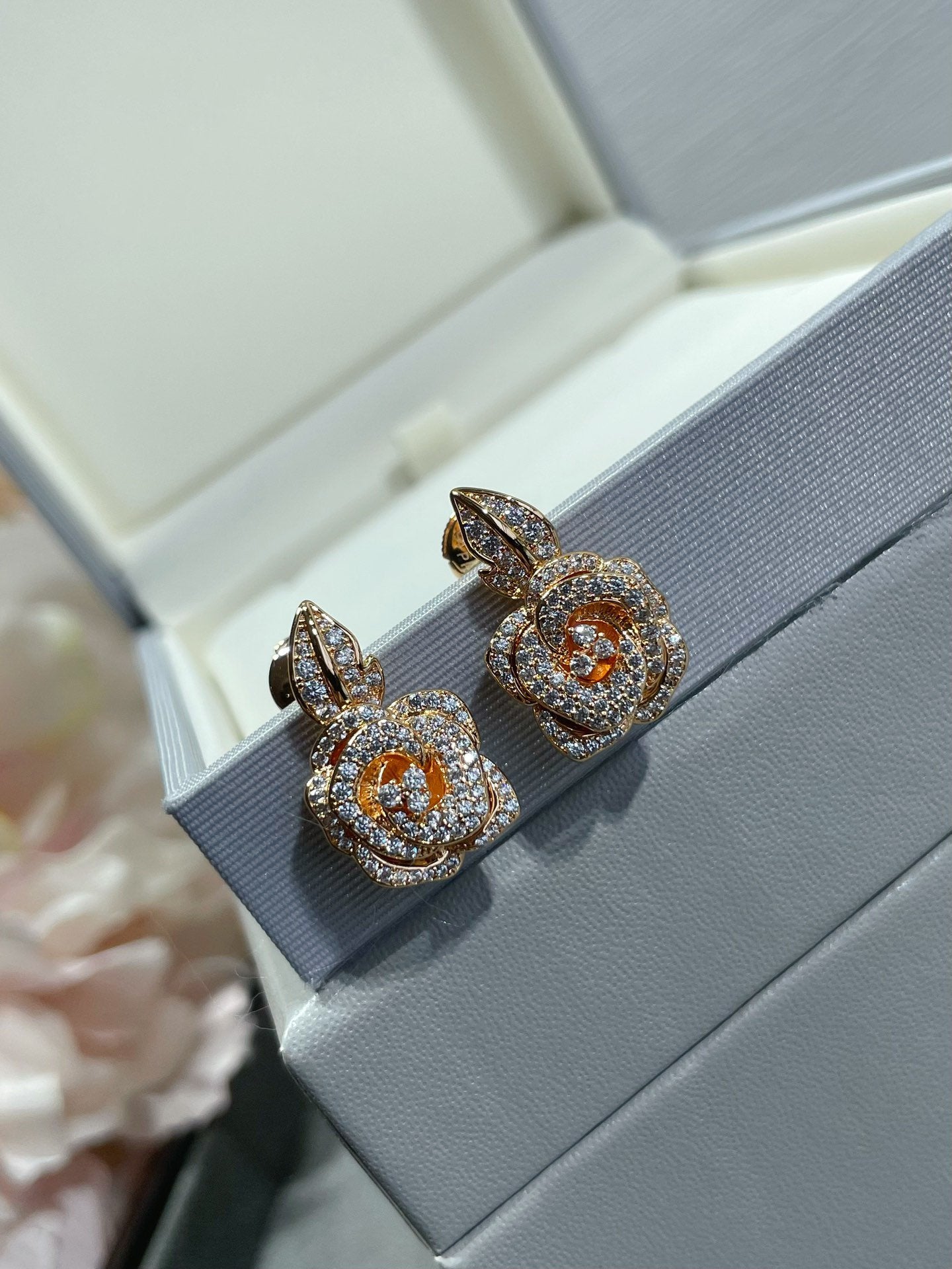 BOUCLES D'OREILLES MOYENNES ROSE BAGATELLE DIAMANT