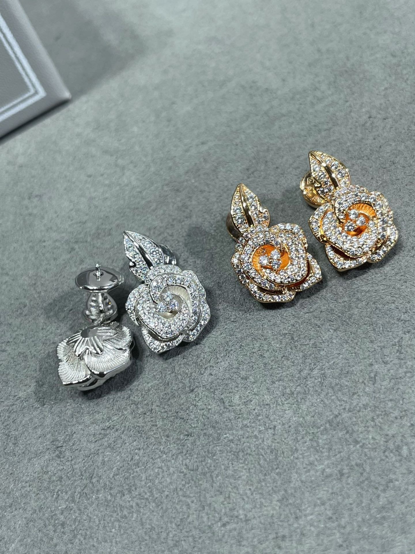 BOUCLES D'OREILLES MOYENNES ROSE BAGATELLE DIAMANT