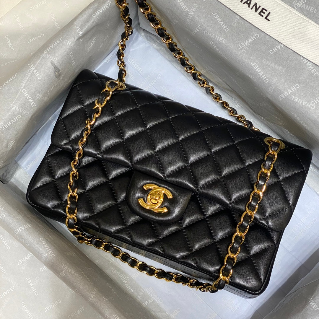 フラップバッグ 23cm ブラック ラムスキン ゴールド金具