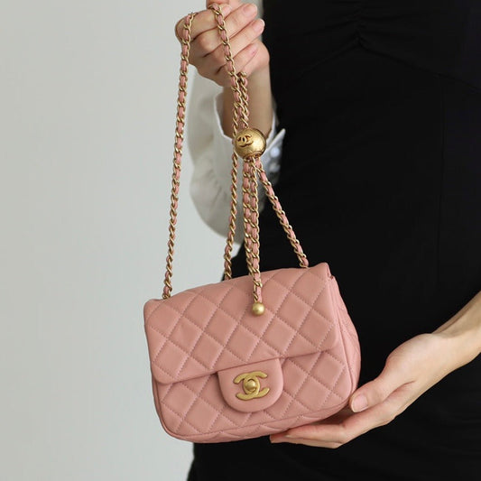 SAC À RABAT 17 CM EN CUIR D'AGNEAU ROSE LAINE QUINCAILLERIE DORÉE