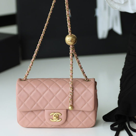 SAC À RABAT 20 CM EN CUIR D'AGNEAU ROSE LAINE QUINCAILLERIE DORÉE