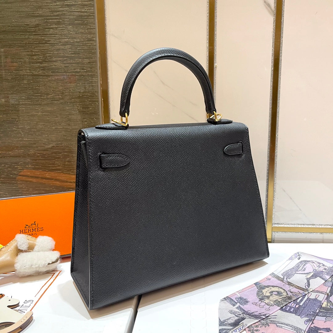 Sac HM Kelly 25 cm en cuir EPSOM noir et matériel doré