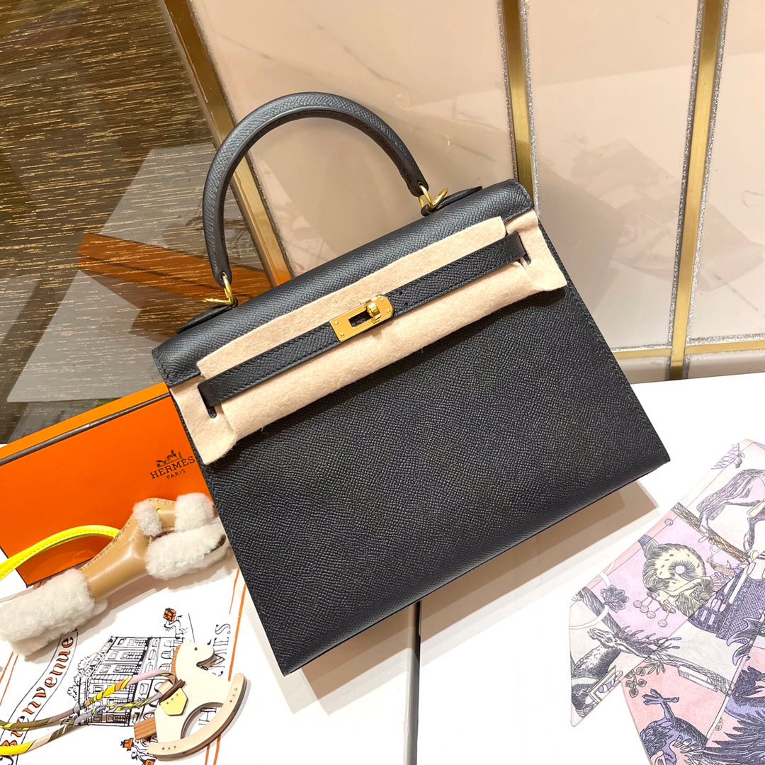 Sac HM Kelly 25 cm en cuir EPSOM noir et matériel doré