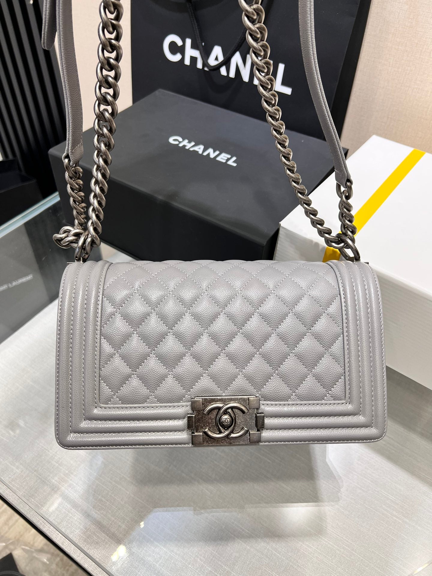 SAC GARÇON MOYEN 25 GRIS CAVIAR QUINCAILLERIE RUTHENIUM