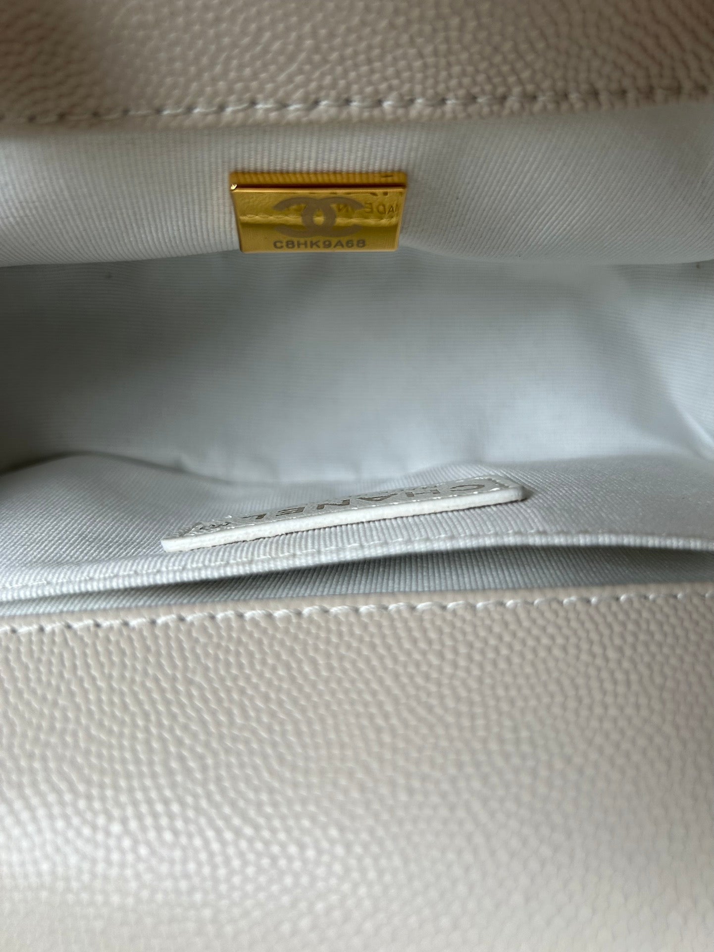 SAC GARÇON PETIT 20 CRÈME CHEVRON CAVIAR QUINCAILLERIE OR