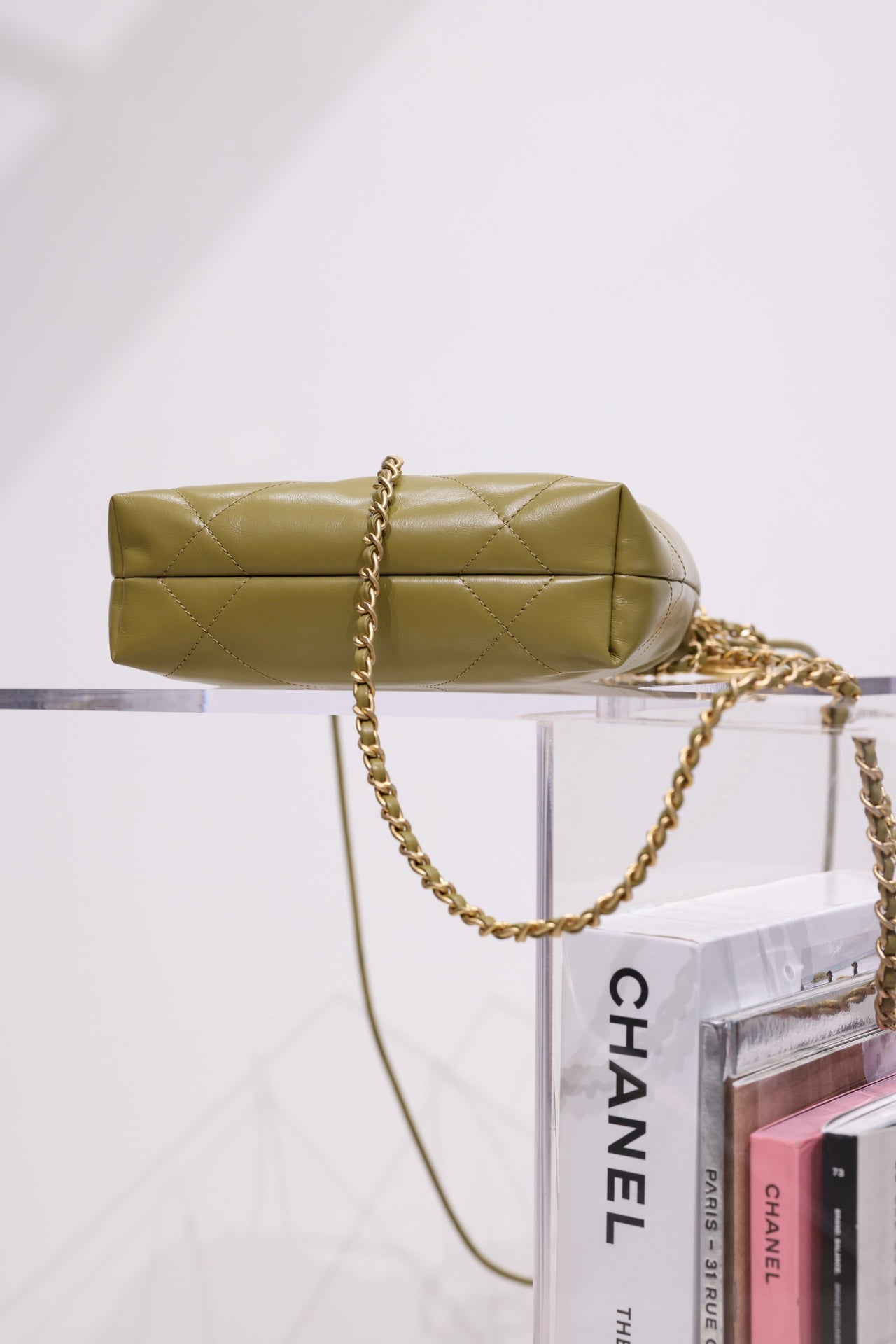 SAC HOBO CC 22 CUIR D'AGNEAU KAKI QUINCAILLERIE DORÉ 20 CM