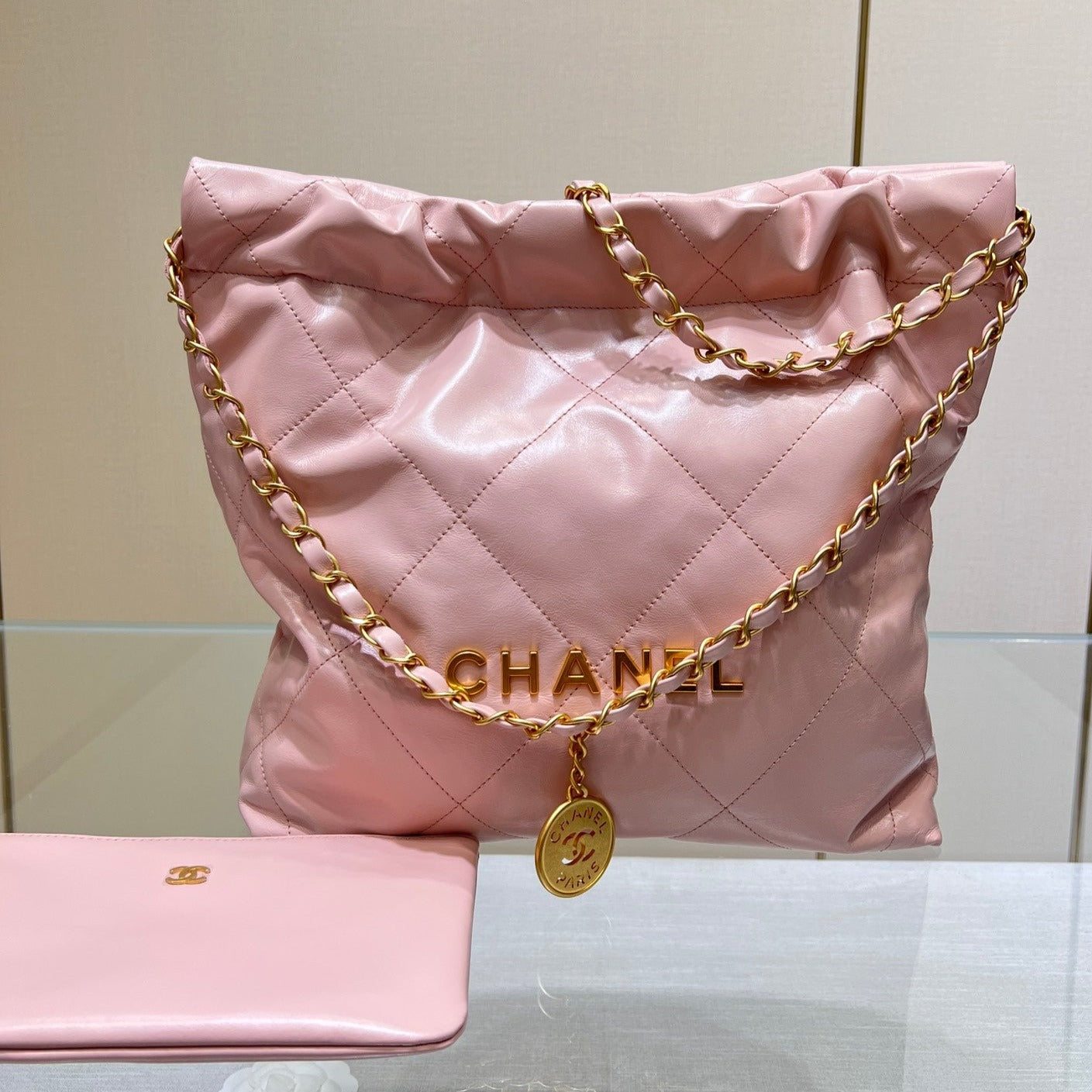 Sac HOBO CC 22 en cuir d'agneau rose et matériel doré