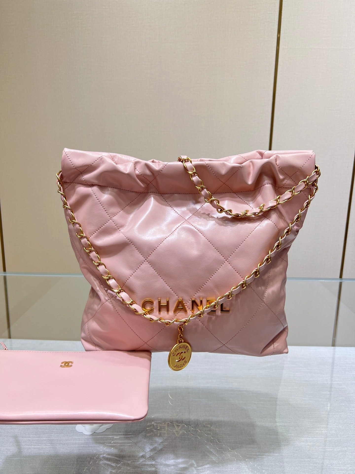 Sac HOBO CC 22 en cuir d'agneau rose et matériel doré