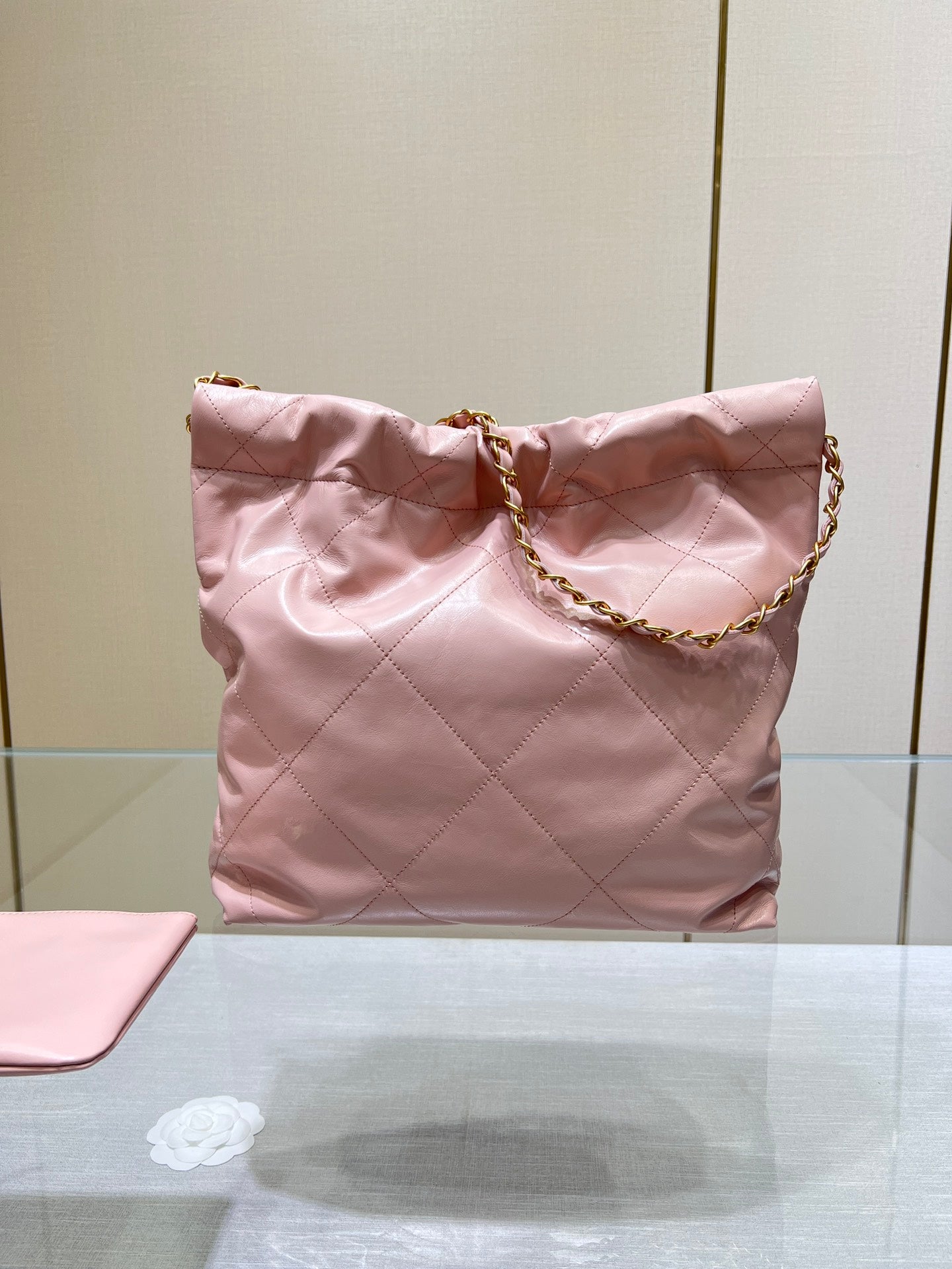 Sac HOBO CC 22 en cuir d'agneau rose et matériel doré