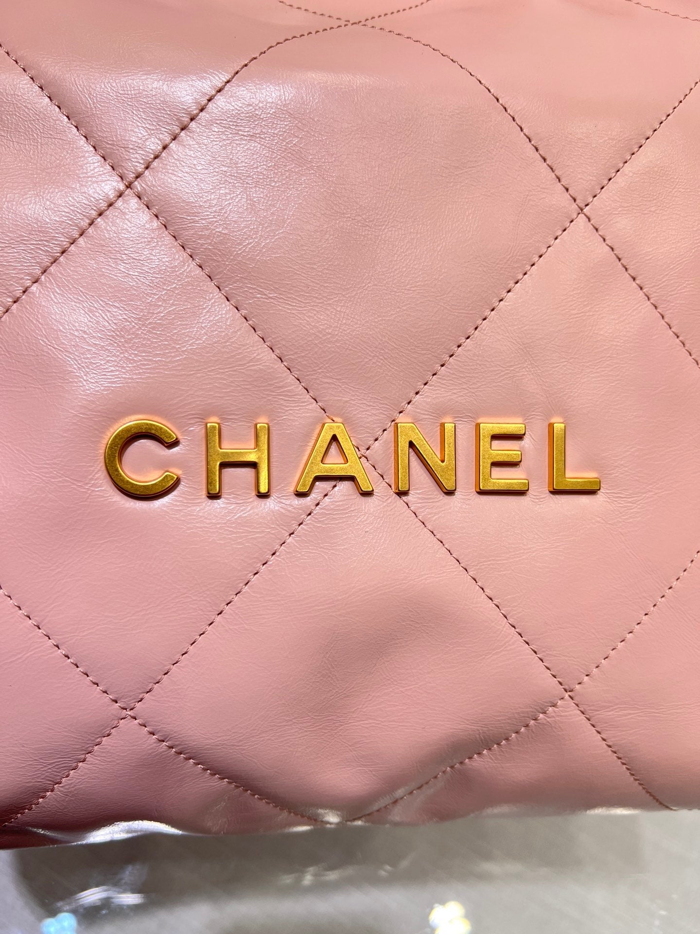 Sac HOBO CC 22 en cuir d'agneau rose et matériel doré