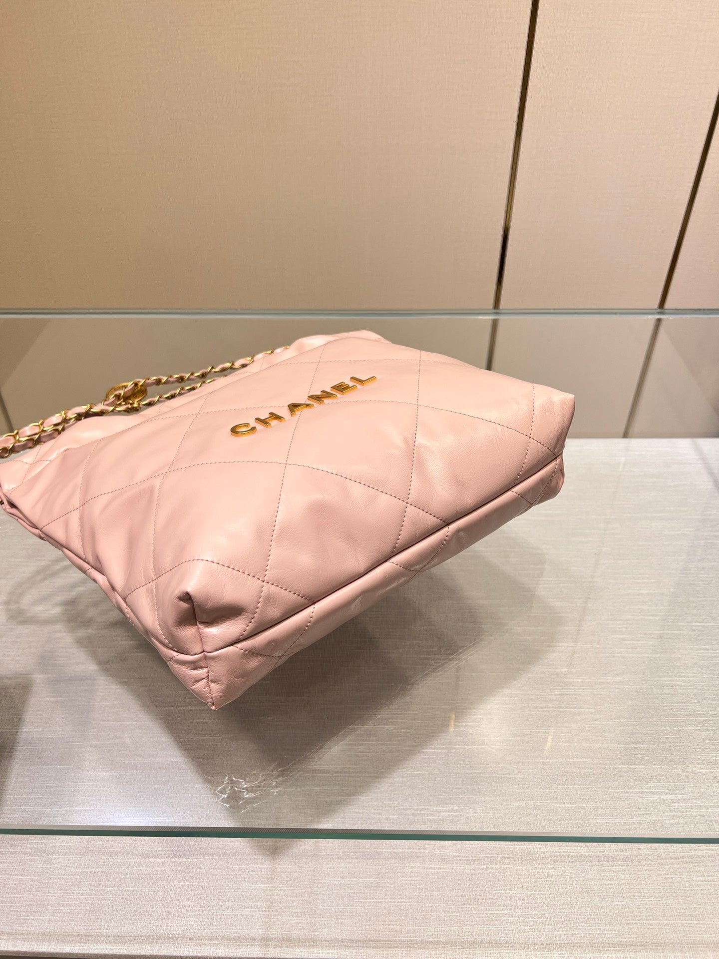 Sac HOBO CC 22 en cuir d'agneau rose et matériel doré