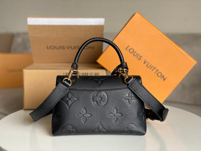 CUIR EMPREINTE MADELEINE NOIR MONOGRAMME