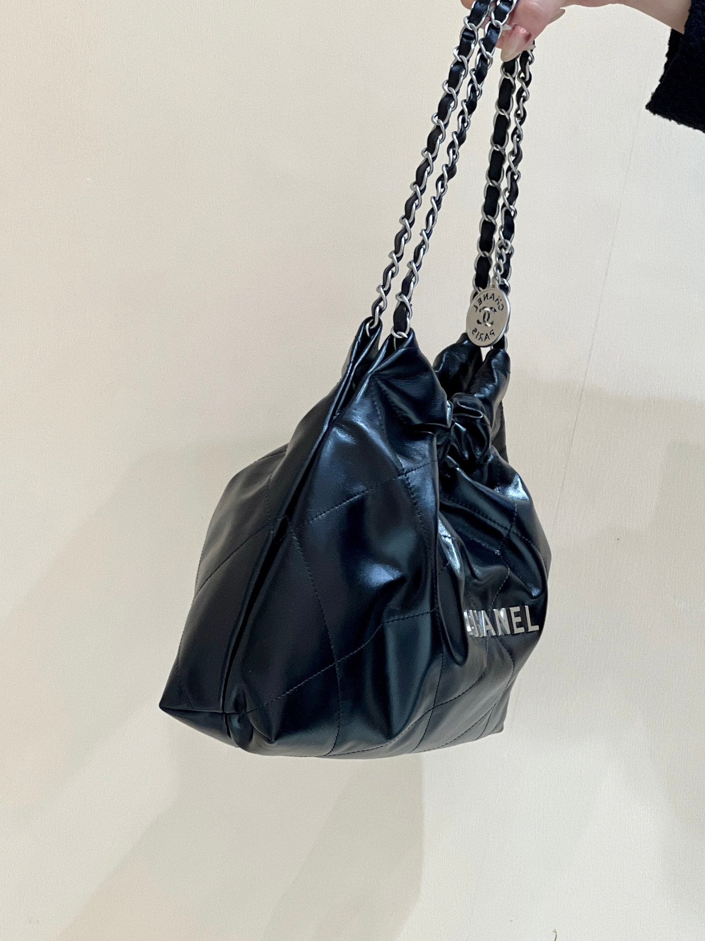 CC 19 ホーボーバッグ 43cm ブラック ゴートスキン シルバー金具