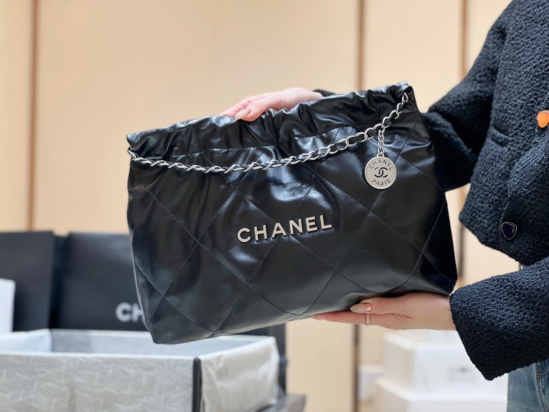 CC 19 ホーボーバッグ 43cm ブラック ゴートスキン シルバー金具