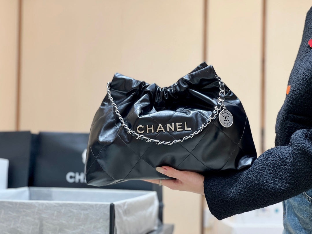 CC 19 ホーボーバッグ 43cm ブラック ゴートスキン シルバー金具