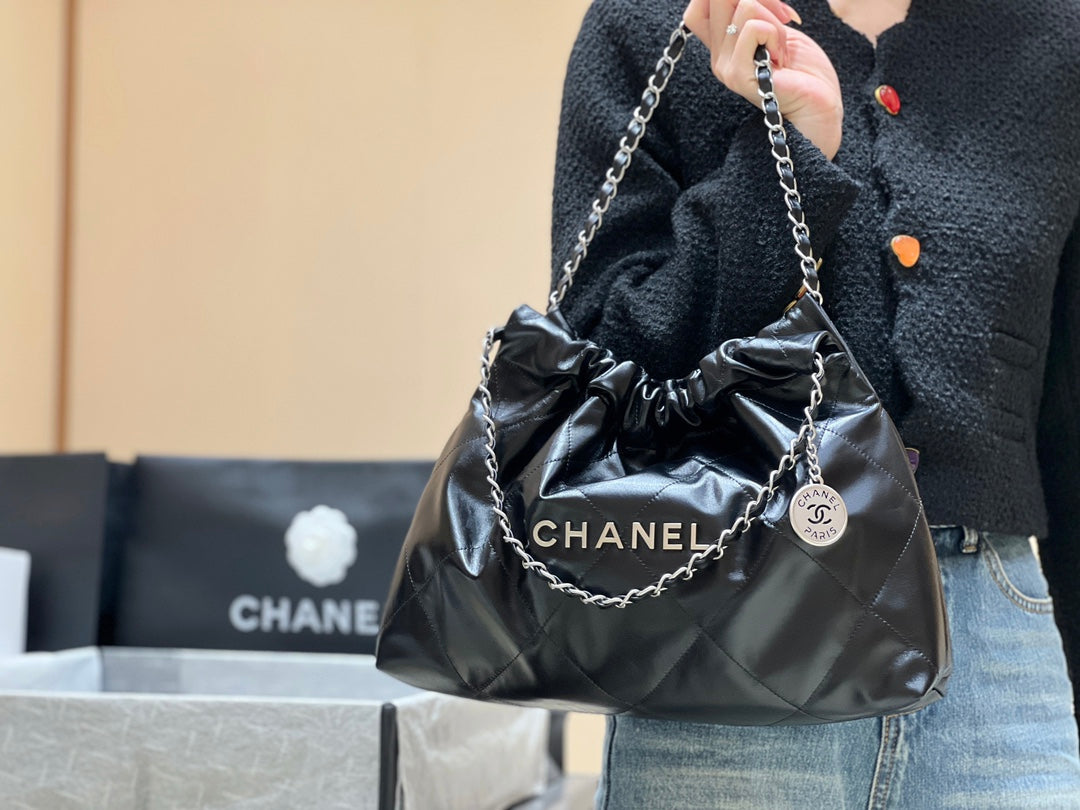 CC 19 ホーボーバッグ 43cm ブラック ゴートスキン シルバー金具