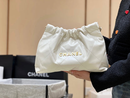 Sac Hobo CC 19 43 cm en cuir de chèvre blanc et matériel doré