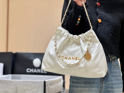 Sac Hobo CC 19 43 cm en cuir de chèvre blanc et matériel doré