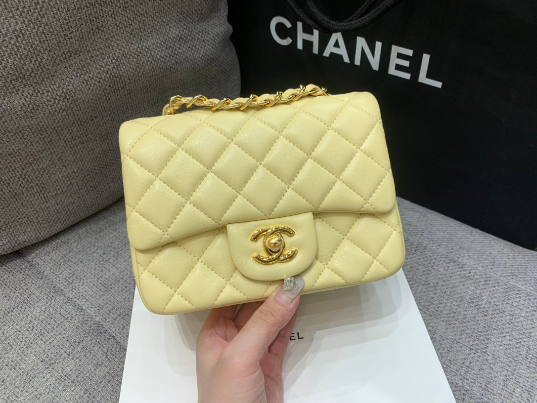 ミニスクエアフラップバッグ 17cm イエローラムスキン ゴールド金具