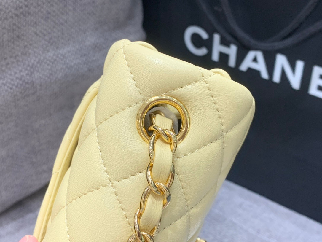 ミニスクエアフラップバッグ 17cm イエローラムスキン ゴールド金具