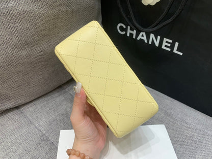 ミニスクエアフラップバッグ 17cm イエローラムスキン ゴールド金具