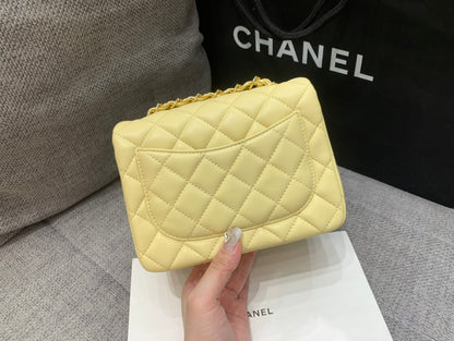 ミニスクエアフラップバッグ 17cm イエローラムスキン ゴールド金具