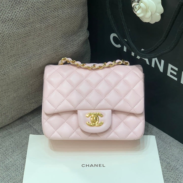 ミニスクエアフラップバッグ 17cm ピンク ラムスキン ゴールド金具
