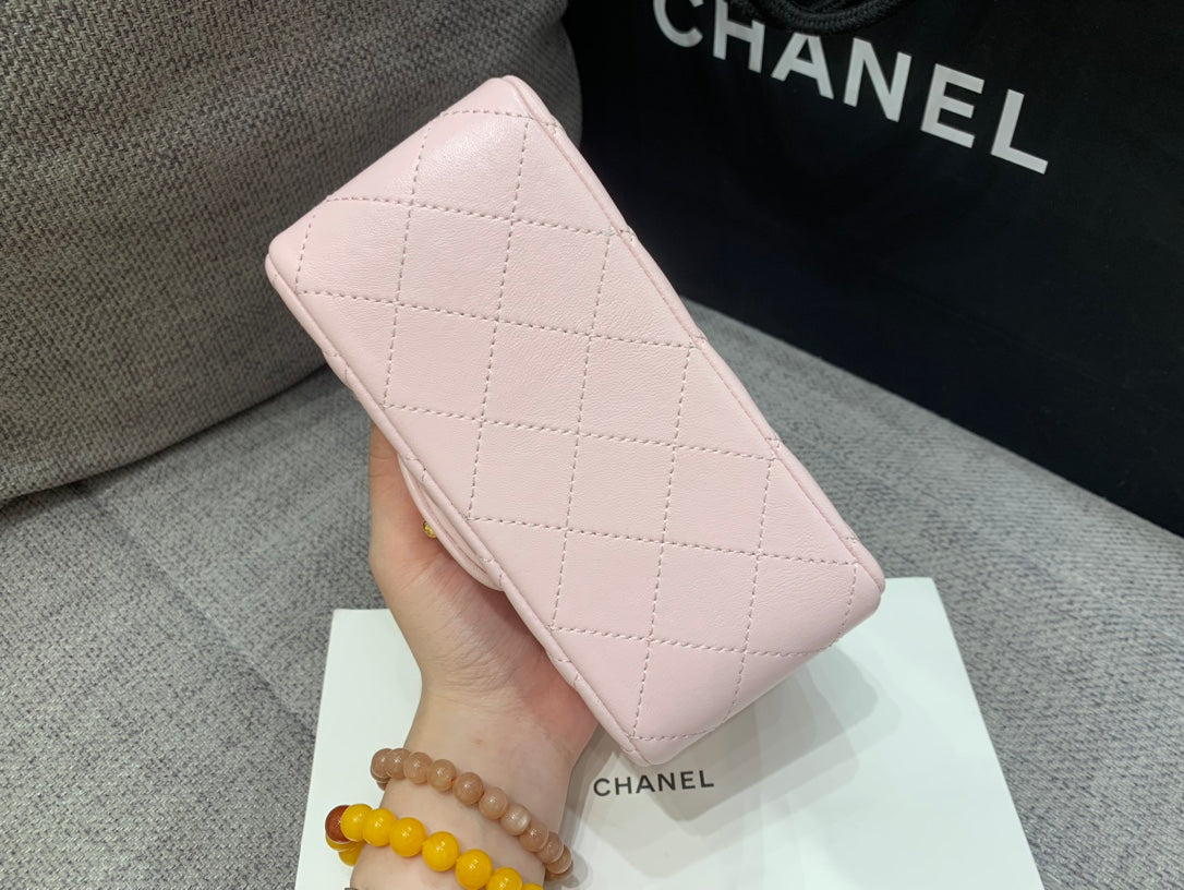 ミニスクエアフラップバッグ 17cm ピンク ラムスキン ゴールド金具