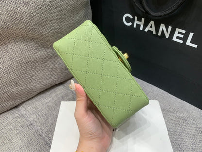 MINI SAC À RABAT CARRÉ 17 CM VERT CAVIAR QUINCAILLERIE OR