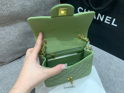 MINI SAC À RABAT CARRÉ 17 CM VERT CAVIAR QUINCAILLERIE OR