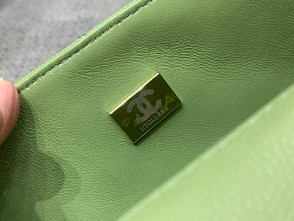 MINI SAC À RABAT CARRÉ 17 CM VERT CAVIAR QUINCAILLERIE OR