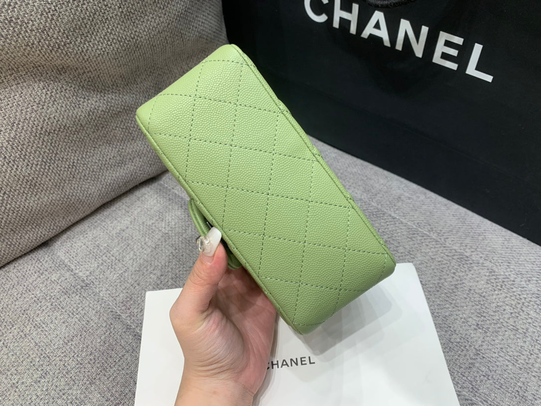 ミニスクエアフラップバッグ 17cm グリーンキャビア シルバー金具