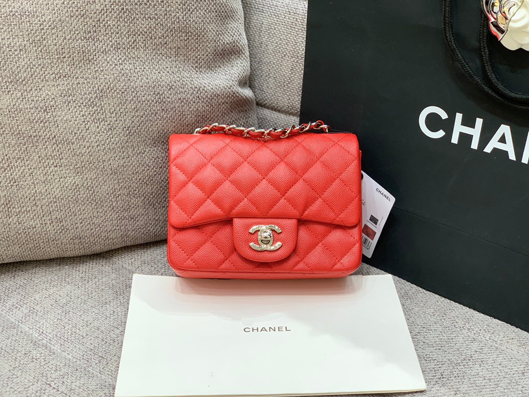 MINI SAC À RABAT CARRÉ 17CM ROUGE CAVIAR QUINCAILLERIE ARGENTÉE