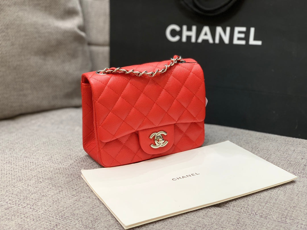 MINI SAC À RABAT CARRÉ 17CM ROUGE CAVIAR QUINCAILLERIE ARGENTÉE