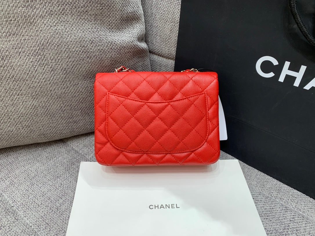 MINI SAC À RABAT CARRÉ 17CM ROUGE CAVIAR QUINCAILLERIE ARGENTÉE