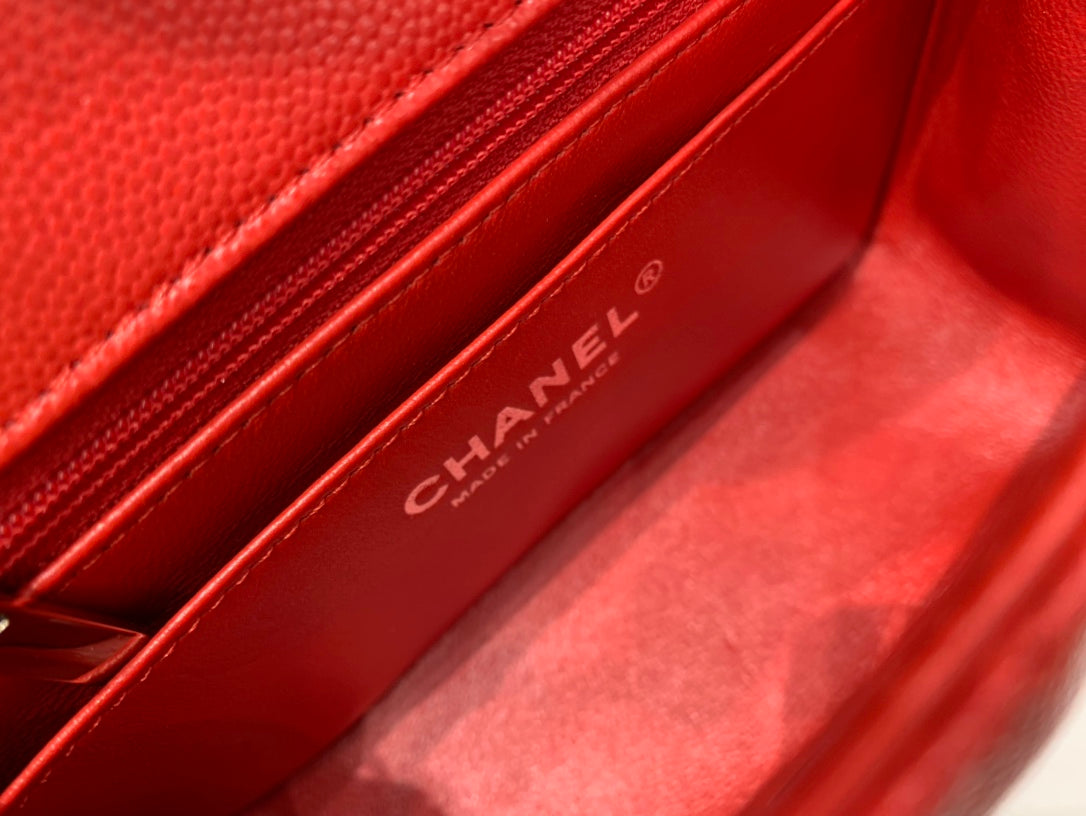 MINI SAC À RABAT CARRÉ 17CM ROUGE CAVIAR QUINCAILLERIE ARGENTÉE