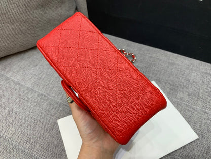 MINI SAC À RABAT CARRÉ 17CM ROUGE CAVIAR QUINCAILLERIE ARGENTÉE