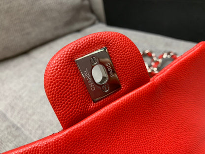 MINI SAC À RABAT CARRÉ 17CM ROUGE CAVIAR QUINCAILLERIE ARGENTÉE