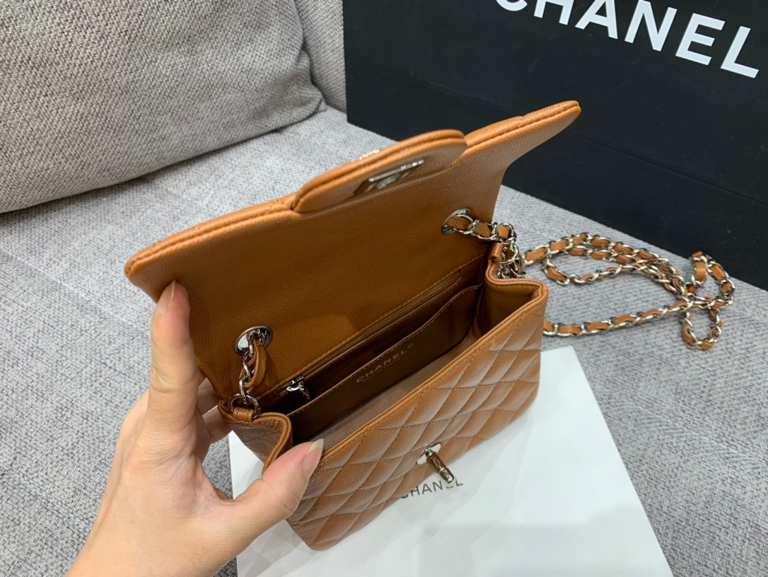 ミニスクエアフラップバッグ 17cm ブラウンキャビアシルバー金具
