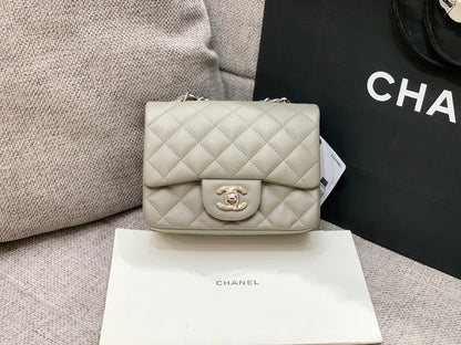 MINI SAC À RABAT CARRÉ 17 CM GRIS CAVIAR QUINCAILLERIE ARGENTÉE