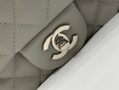 MINI SAC À RABAT CARRÉ 17 CM GRIS CAVIAR QUINCAILLERIE ARGENTÉE