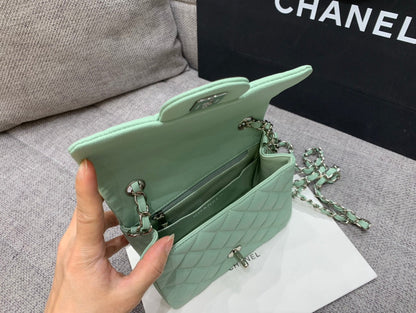 ミニスクエアフラップバッグ 17cm アクアキャビア シルバー金具