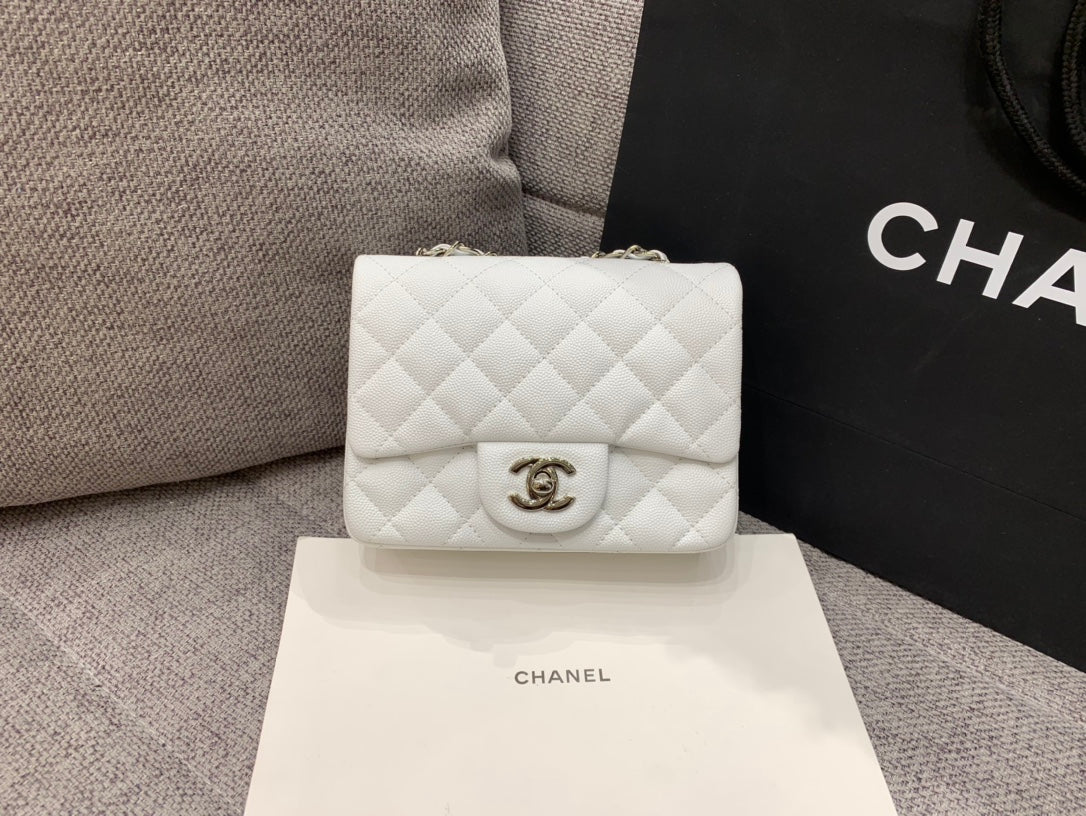 ミニスクエアフラップバッグ 17cm ホワイトキャビア シルバー金具