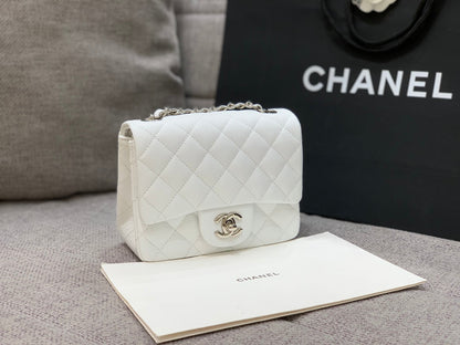 ミニスクエアフラップバッグ 17cm ホワイトキャビア シルバー金具